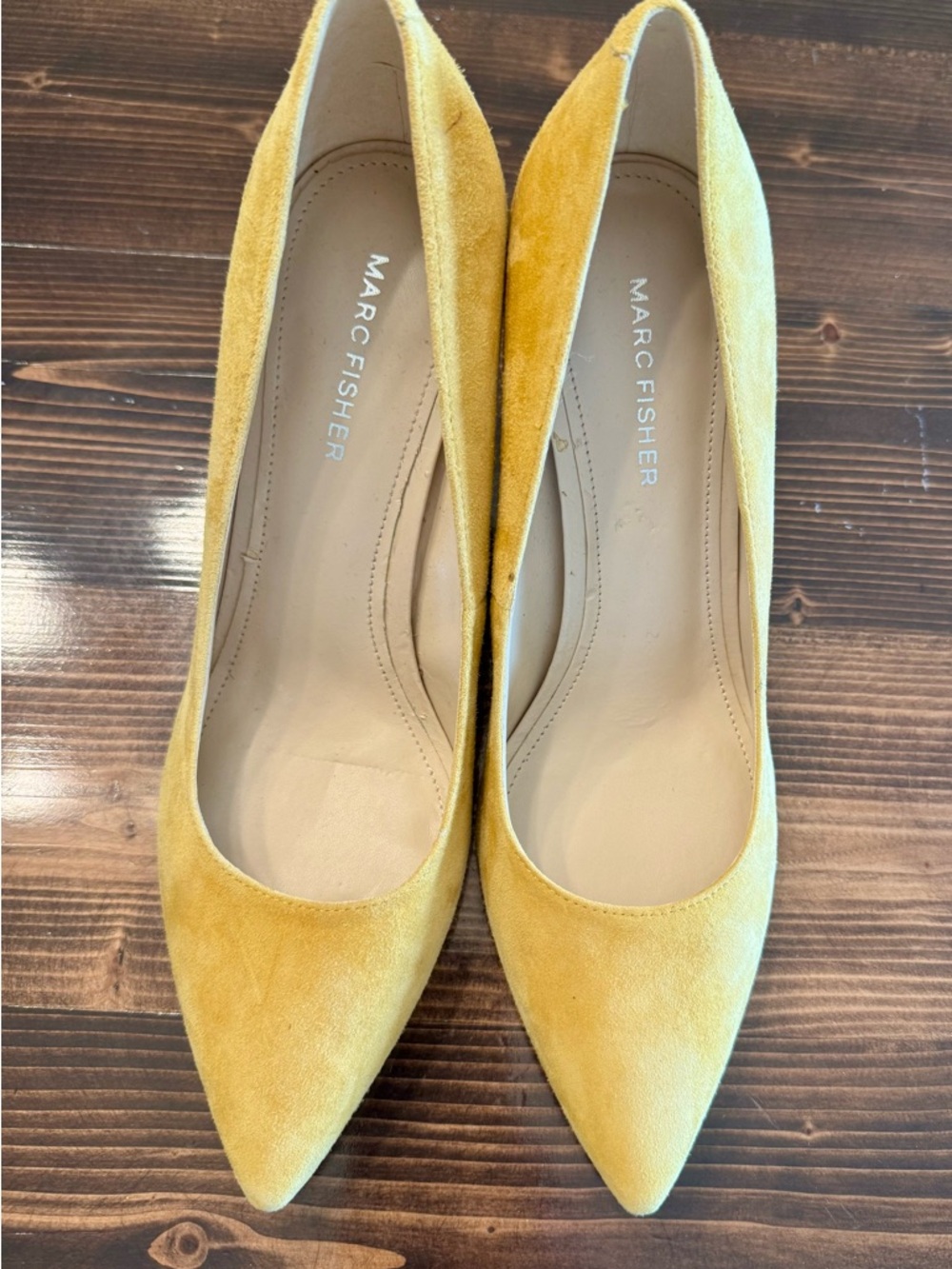 NWOB Marc Fisher Mustard Suede Pointed Toe Block Heel Pumps Size 8 - Picture 3 of 6
